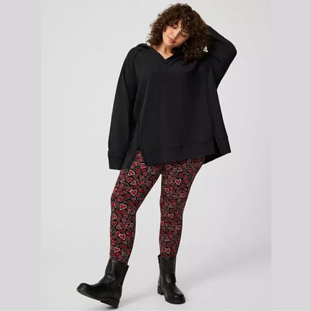Torrid - Full-Length Legging in Doodle Red Hearts on Deep Black